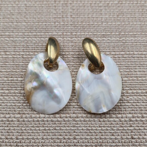 Jewelry - Gold Tone Oval White Shell Dangle Earrings B898